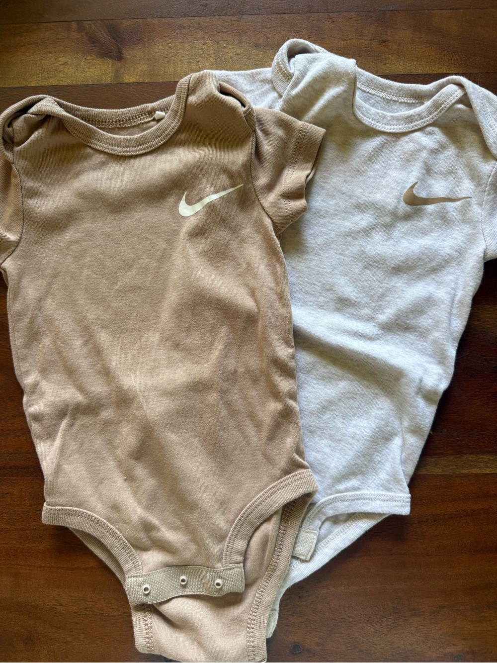Nike Baby Bodysuit Set 2PK Tan Cream Swoosh Short Sleeve 12M